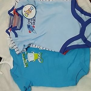 Target Circo Brand 4Pk Boys Onesies Size: 0-3months